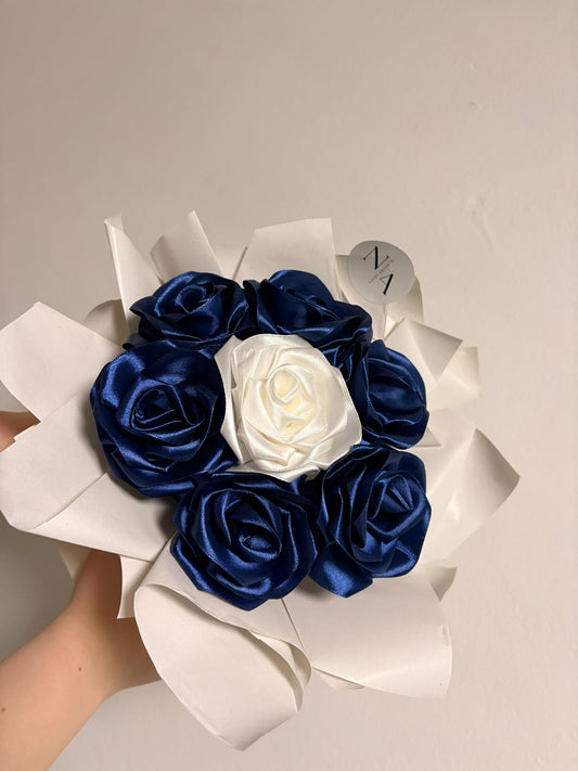 Blumenstrauß blau/weis
